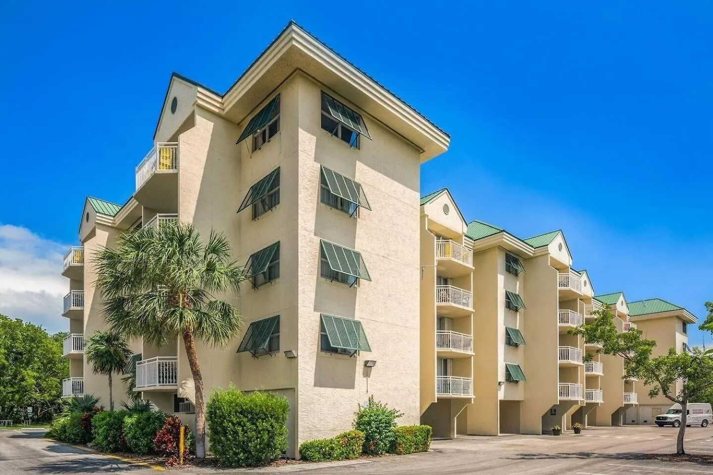 The Salt Cay - Sunrise Suites Key West